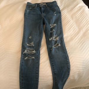 Levi’s ripped skinny jeans, light wash size 25